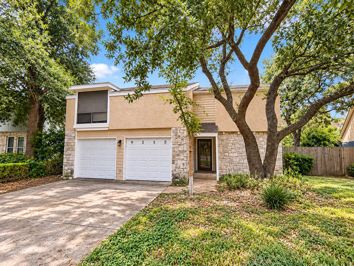 3 bed, 2.5 bath, 2096 sqft, $1,995 — Photo 1