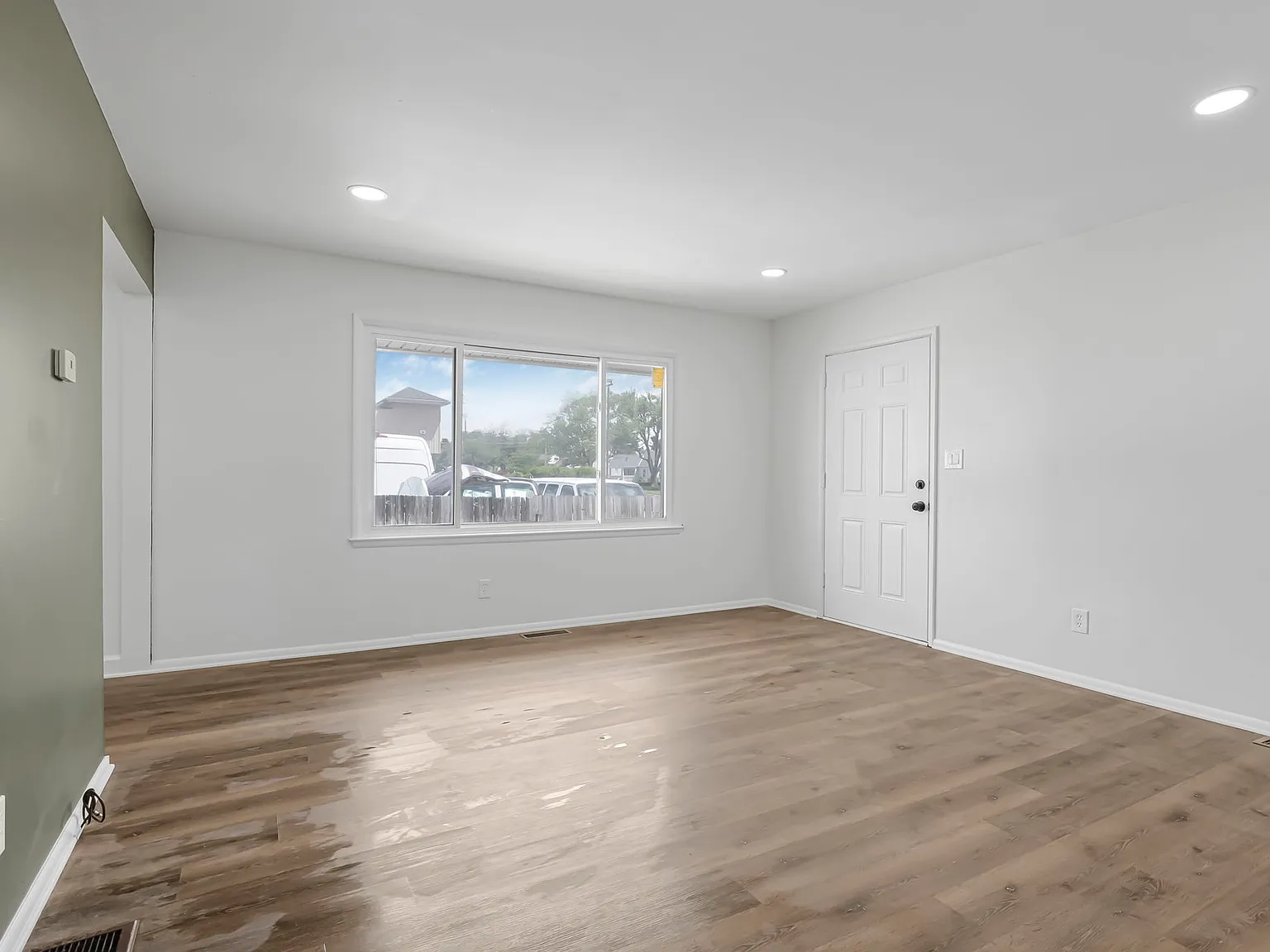 3 bed, 1650 sqft, $1,300 — Photo 3