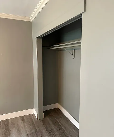 110 Montrose Rd — Photo 6