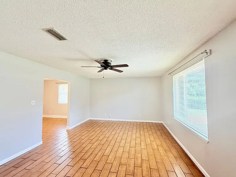 4904 Andrea Ln — Photo 2