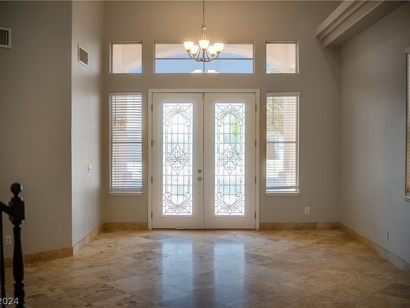 4th image of 10085 Gold Thorn St