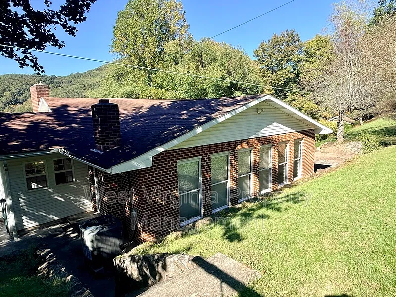 4 bed, 3.0 bath, $1,800 — Photo 3