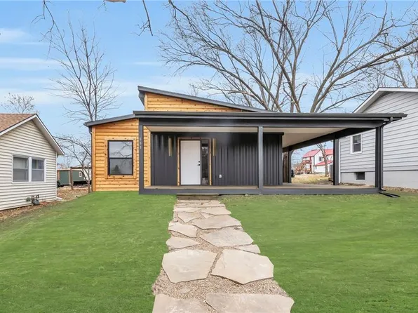 608 W Miami St, Paola, KS 66071