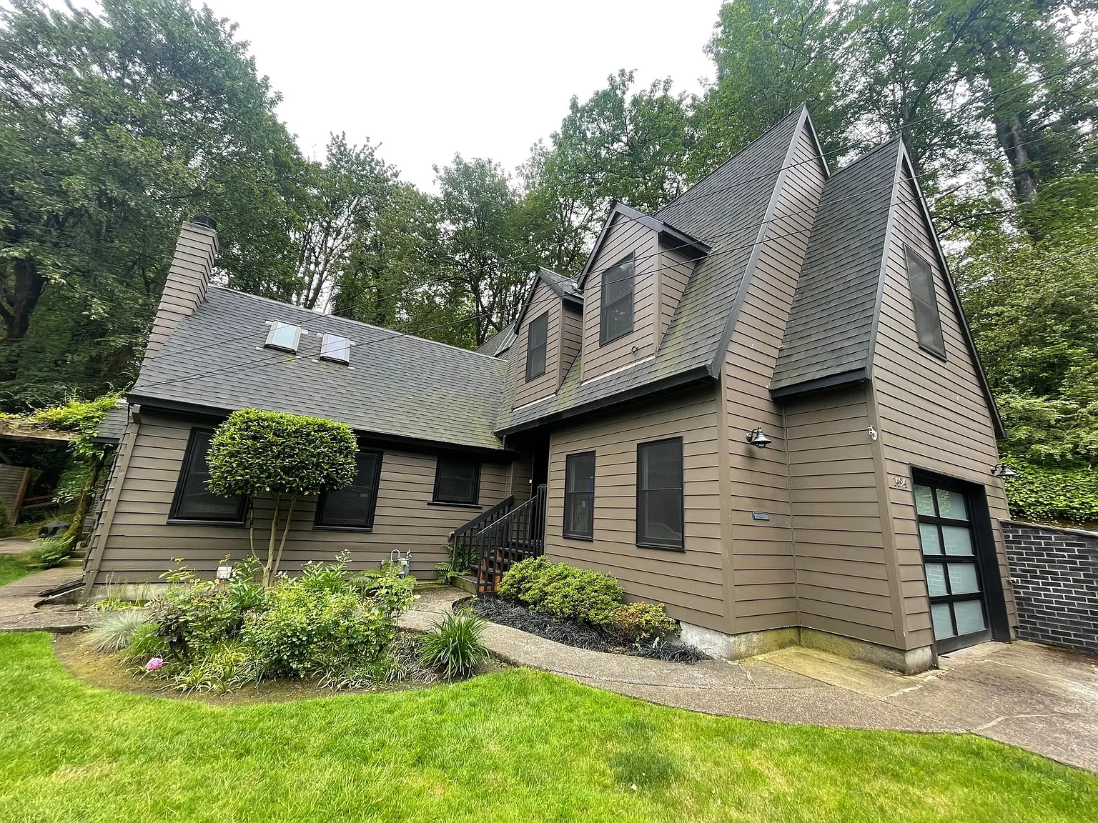 1494 Burns St photo 1
