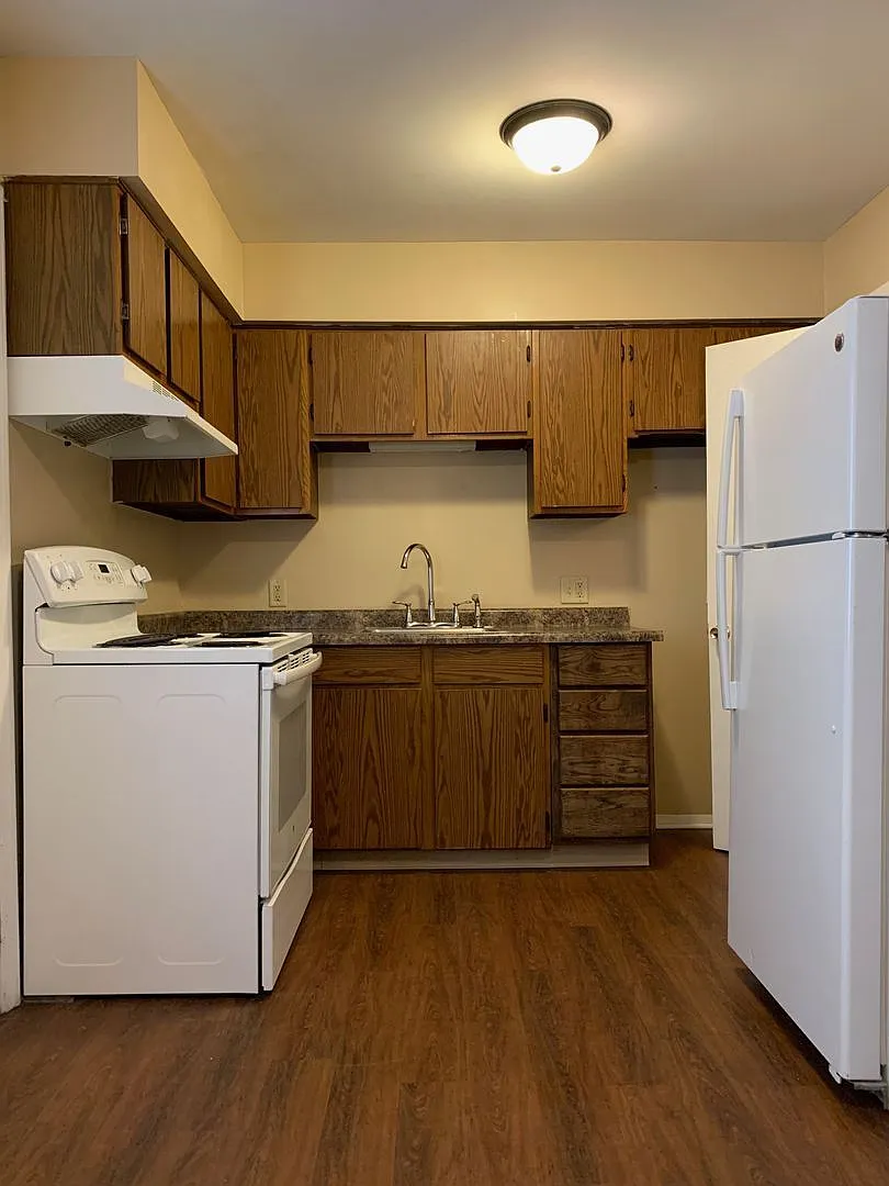 2 bed, 1.5 bath, 800 sqft, $1,295 — Photo 3