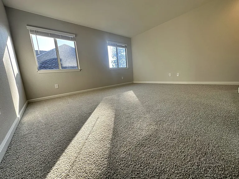 2221 Banbury Cir — Photo 40