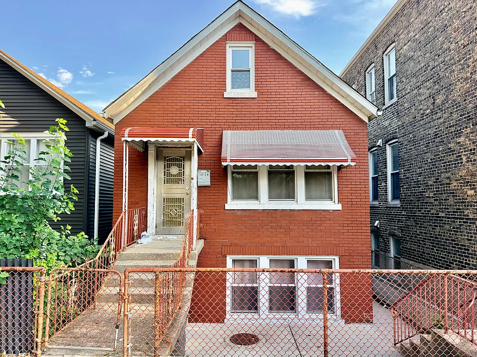 1228 W 31st Pl