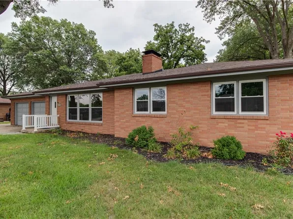 1101 Midyett Rd, Saint Joseph, MO 64506