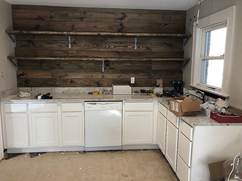 2nd image of 108 N Elm St