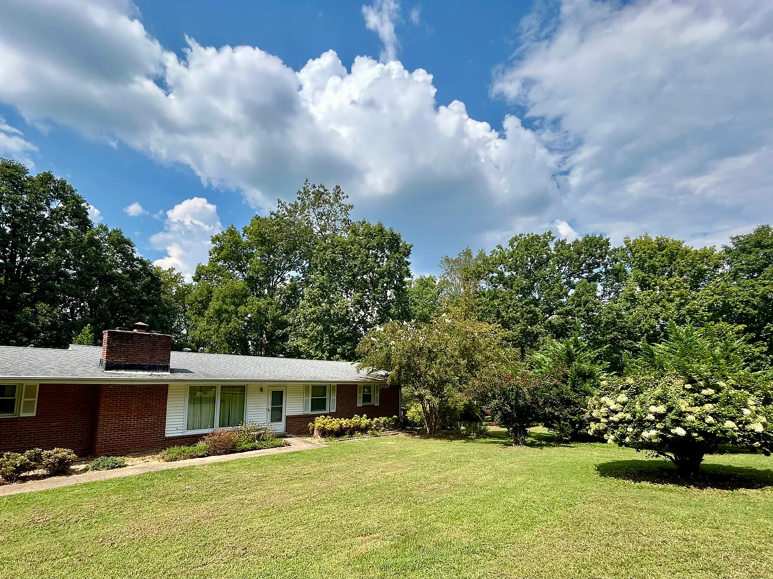 3 bed, 1.5 bath, 1632 sqft, $1,950 — Photo 1