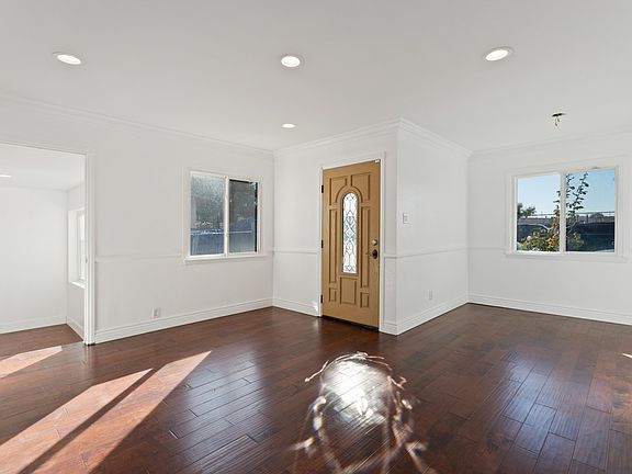 4th image of 22206 Meyler St