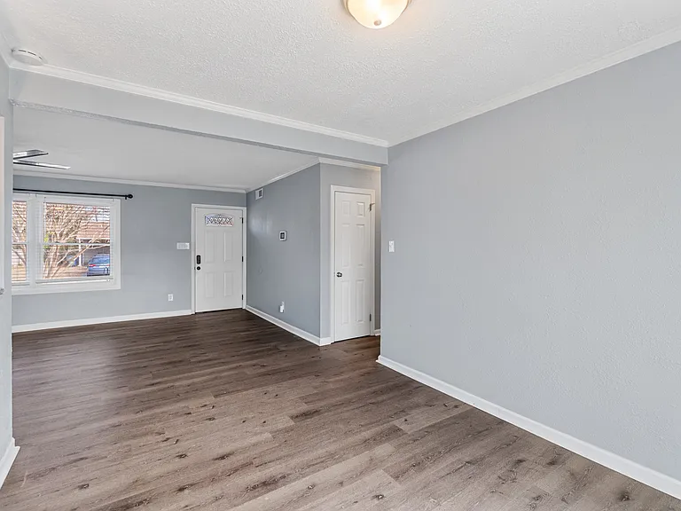 2249 Corbett Ave — Photo 12