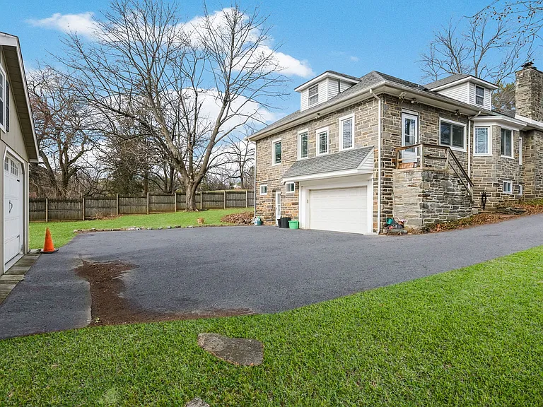 459 S Gulph Rd — Photo 5