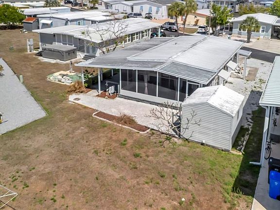 4th image of 110 E Saint Lucia Loop