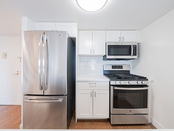 5th image of 7525 153rd St APT 806