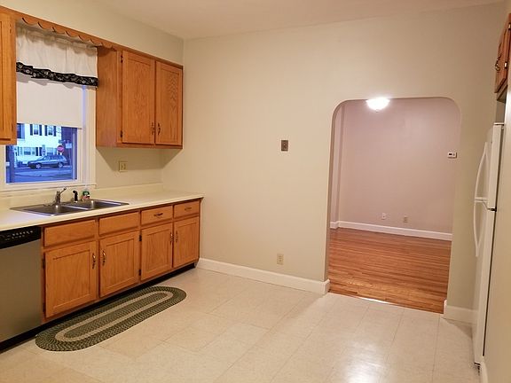 5th image of 13 Brooks Ave #1