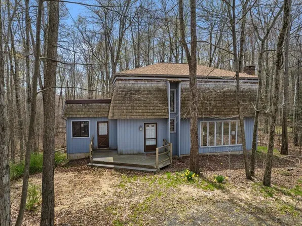 1232 Redwood Ter, Pocono Pines, PA 18350