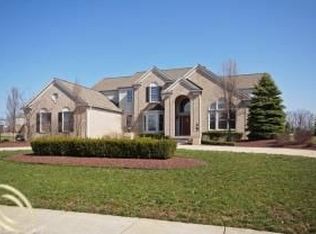 51240 Plymouth Lake Cir, Plymouth, MI 48170