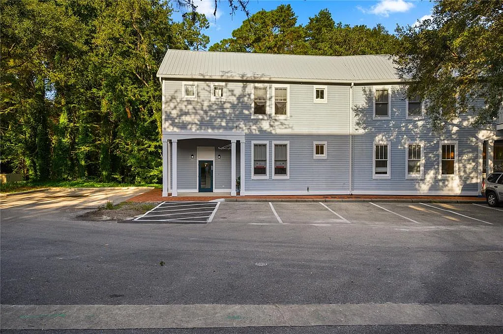 1 bed, 1.0 bath, 1050 sqft, $1,650 — Photo 1