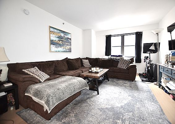 1st image of 222 E 39th St APT 19B