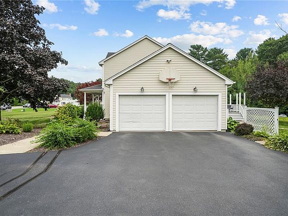 5th image of 4 Narragansett Dr