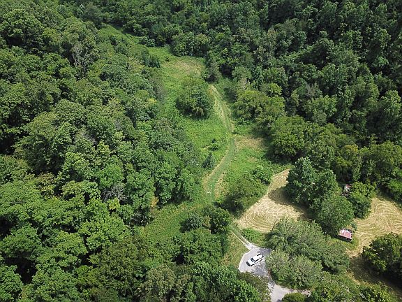 3rd image of 582 Cedar Bend Rd