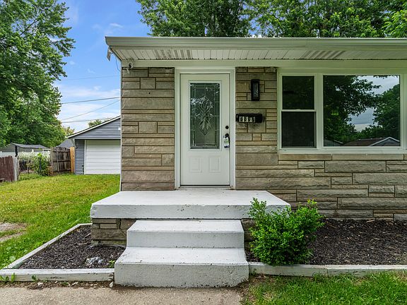 3rd image of 2827 Villa Ave