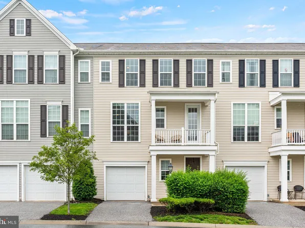 562 Fawn Ln, Hummelstown, PA 17036