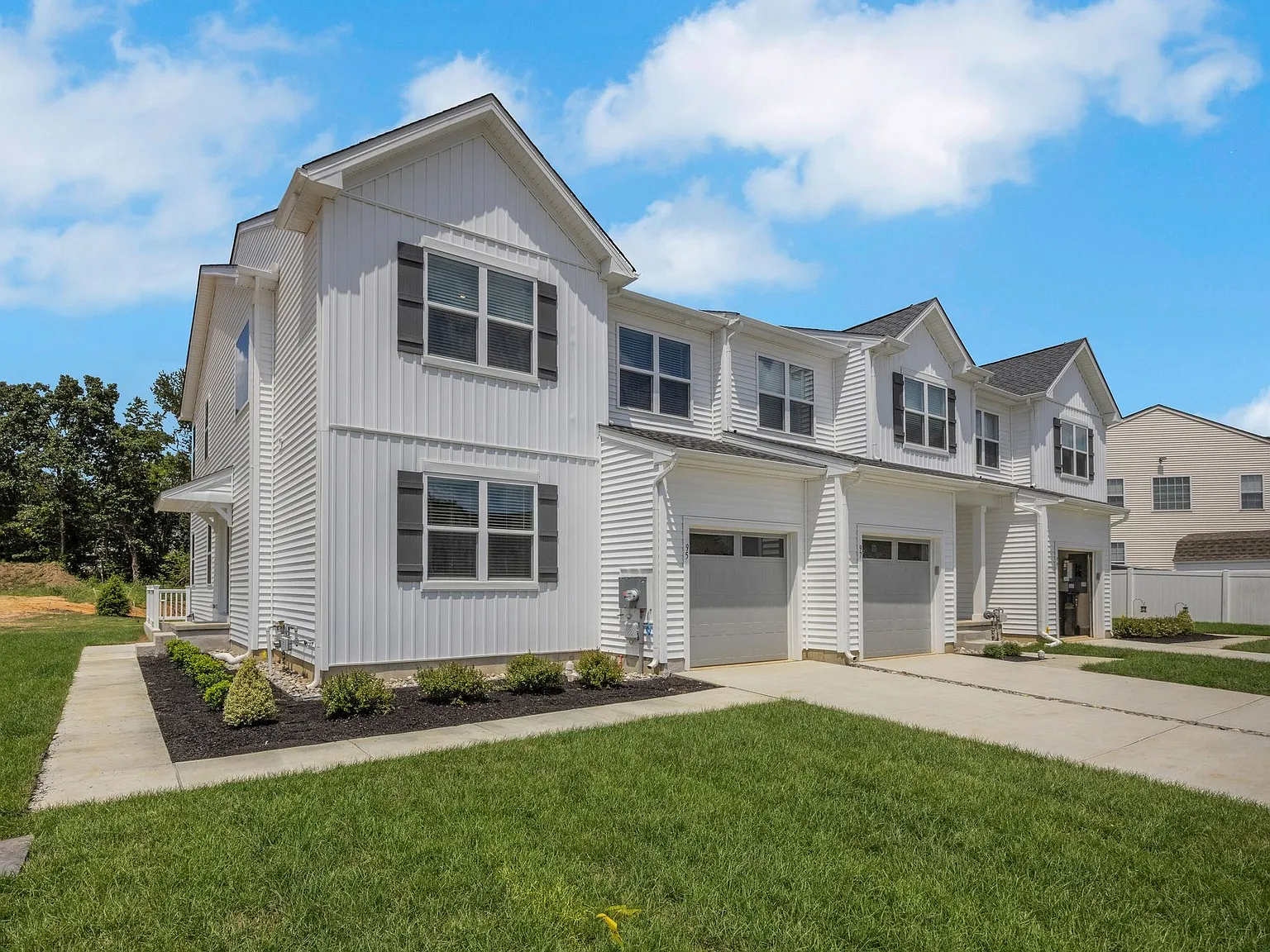 3 bed, 2.5 bath, 2015 sqft, $3,600 — Photo 1