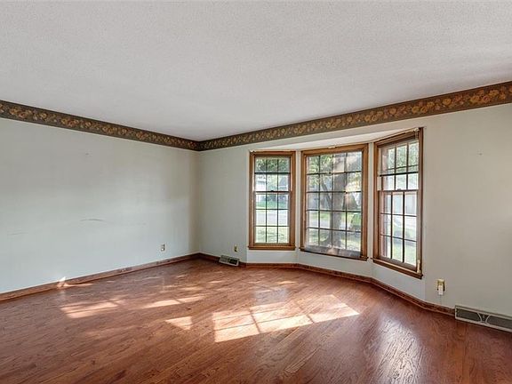 4th image of 8726 Tennessee Ave