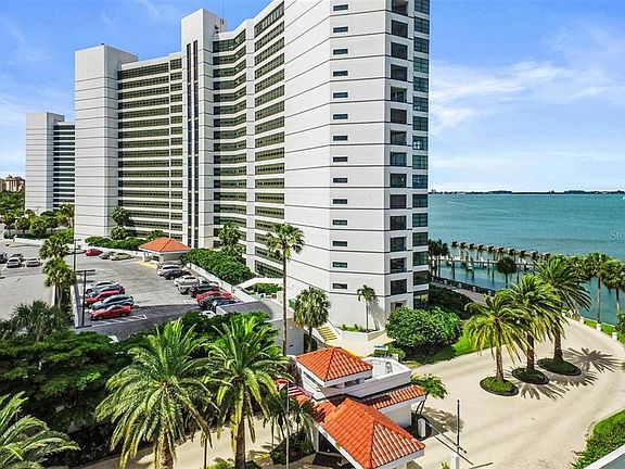 4th image of 988 Boulevard Of The Arts APT 614