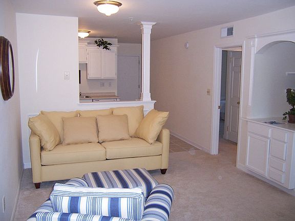 Furnished and new carpets everywhere