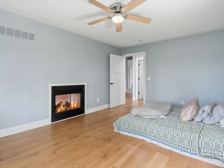1147 Fenno Dr — Photo 18