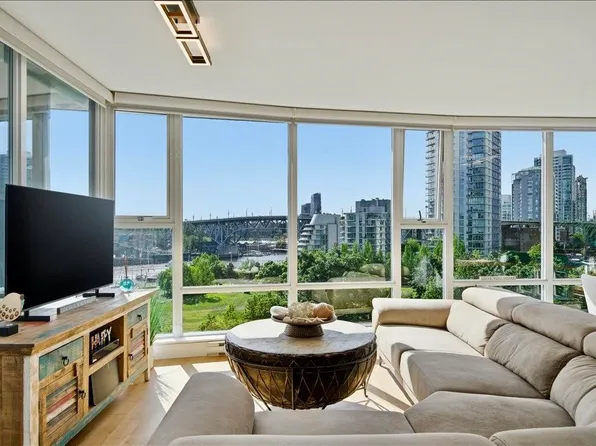 455 Beach Cres #803, Vancouver, BC V6Z 3E5