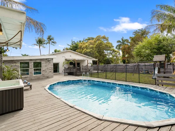 3291 SW 44th St, Dania Beach, FL 33312