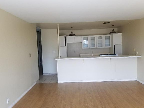 KITCHEN & DINING AREA