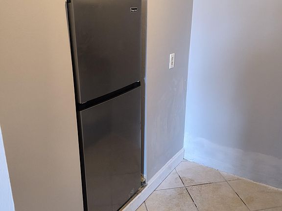 4th image of 1000 W 8th St APT 1B