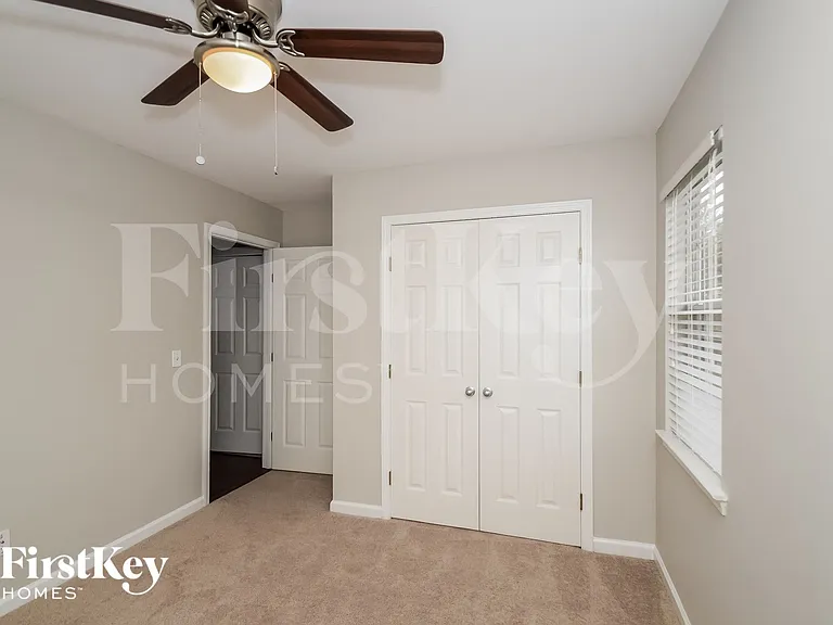 127 Renwick Ln — Photo 13