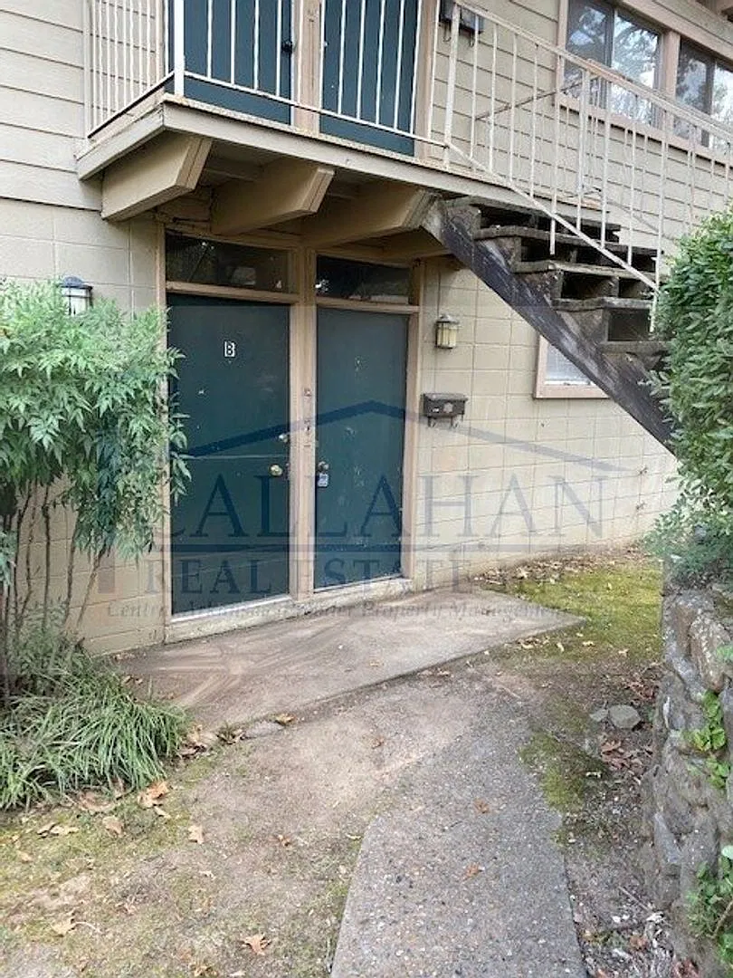 4306 N Locust — Photo 2