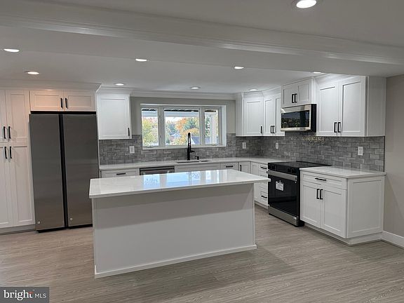 2nd image of 453 Walnut Dr