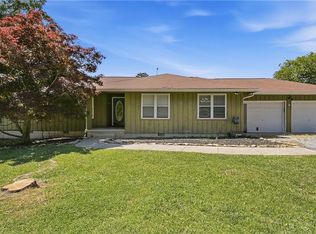 936 Cowboy Sams Ln, Trenton, GA 30752