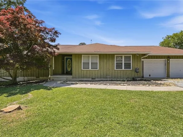 936 Cowboy Sams Ln, Trenton, GA 30752