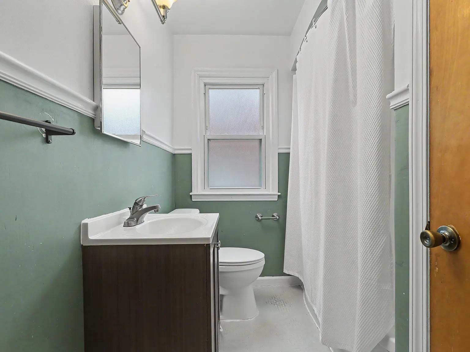 3 bed, 1242 sqft, $1,900 — Photo 4
