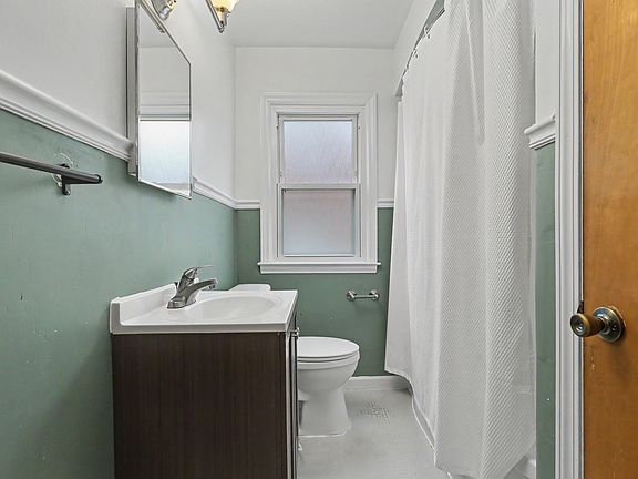 4th image of 3365 Linden St