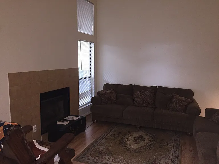 1906 Robbins Pl #308 — Photo 2