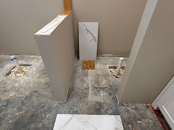 5th image of 744 Grand Valley Loop