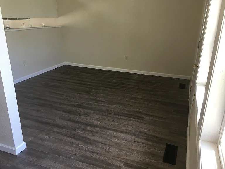 1438 Vandenberg Cir — Photo 3