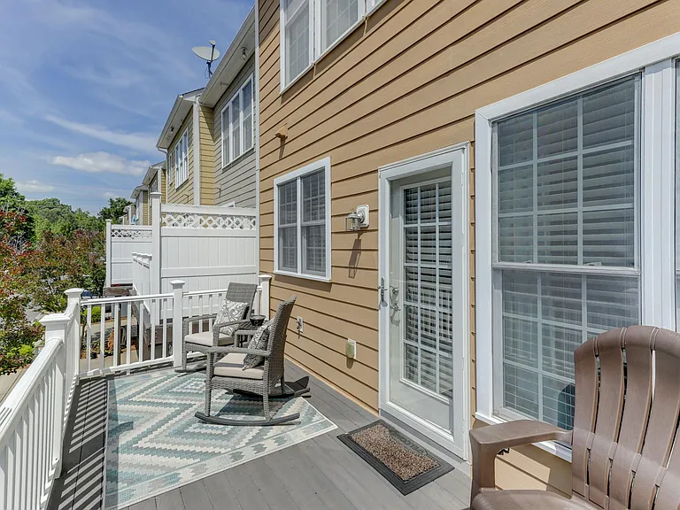 905 Lyndley Dr — Photo 17