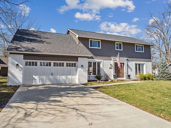 2nd image of 465 Buckhorn Ct