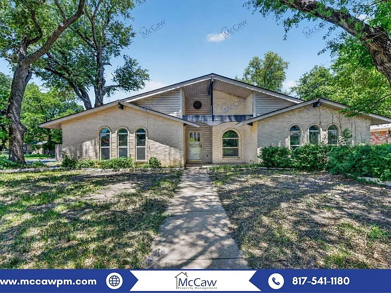 1901 Knoxville Dr — Photo 1